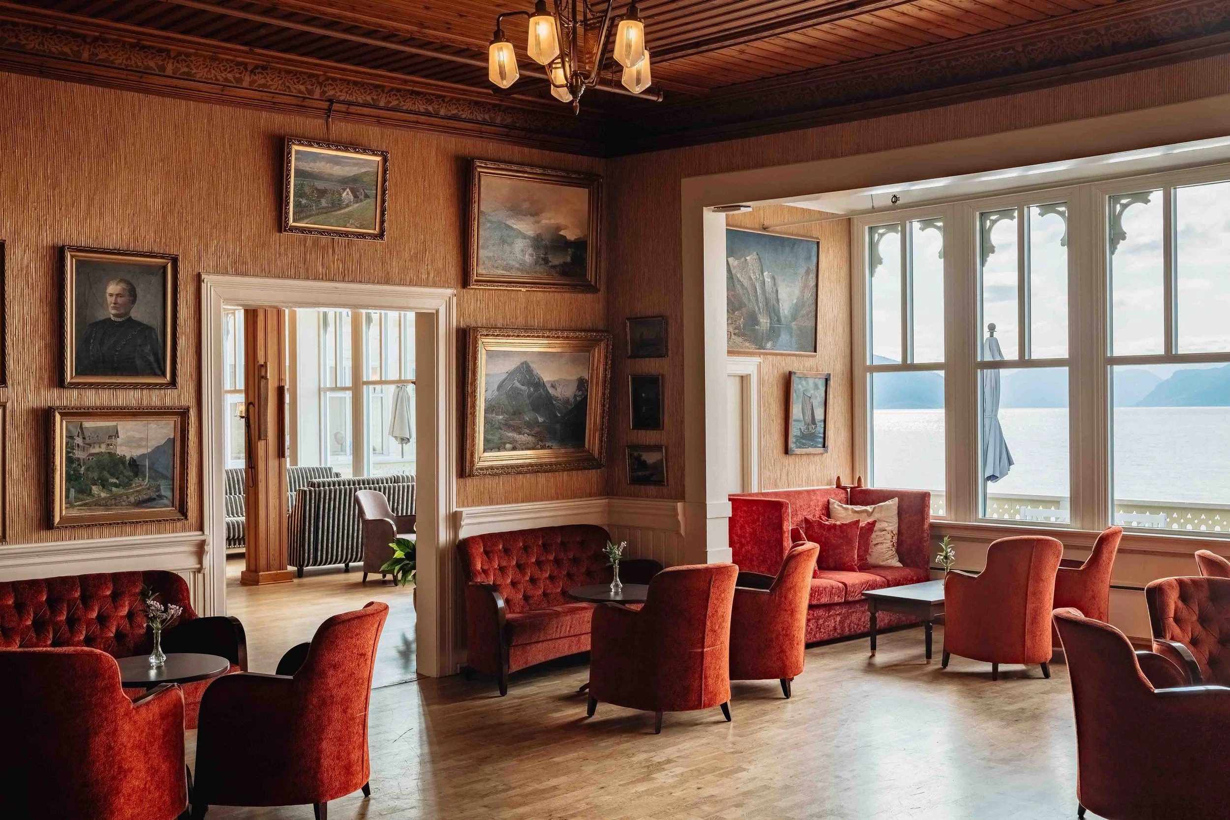 imgi_26_Lounge+og+Saler+-+Kviknes+Hotel+-+Juli+2025+(14+of+32)