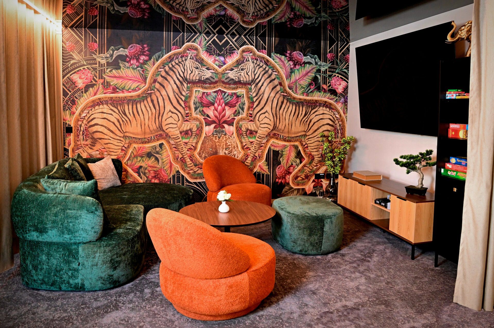 imgi_31_crop__372516_t1__1920