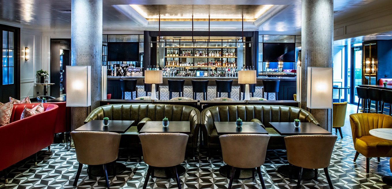 imgi_9_the-sideline-bar-1360x657